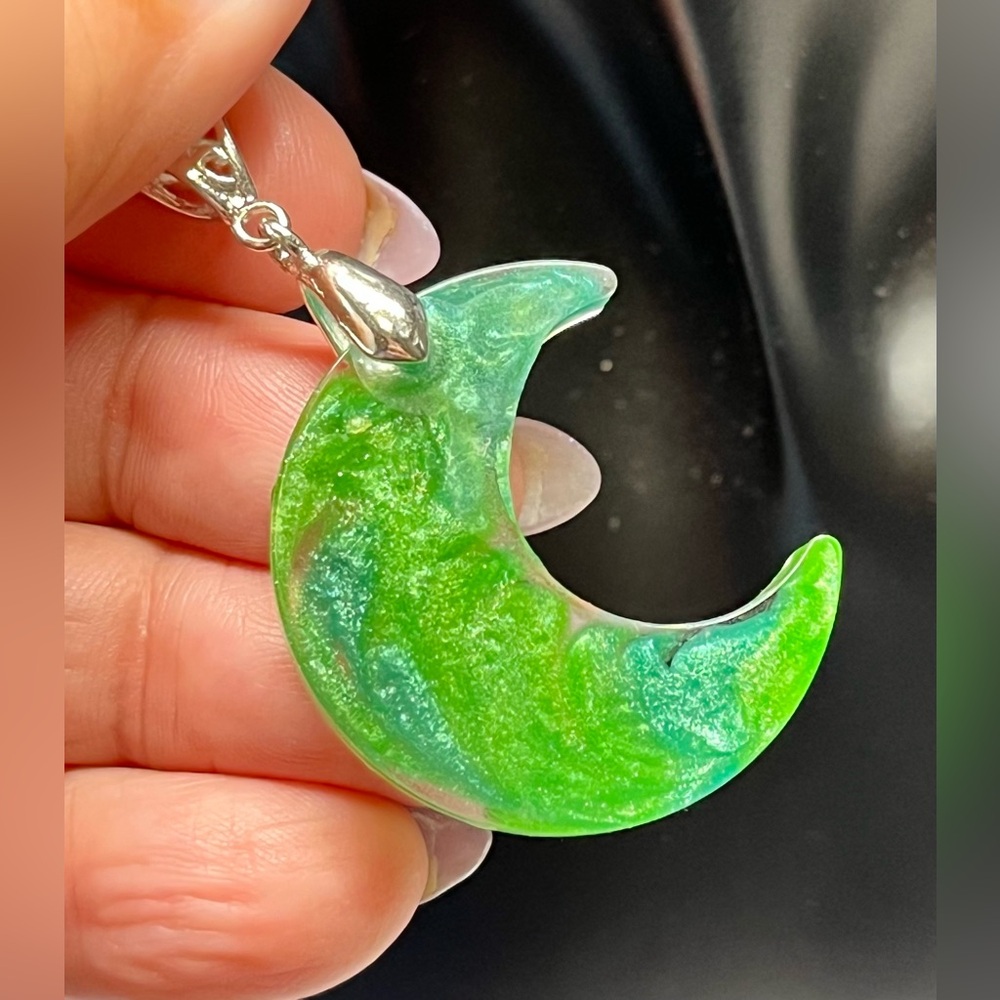 💚Mens/unisex green moon and silver resin pendant